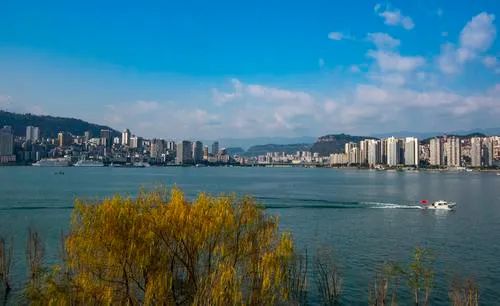 三峡旅游船