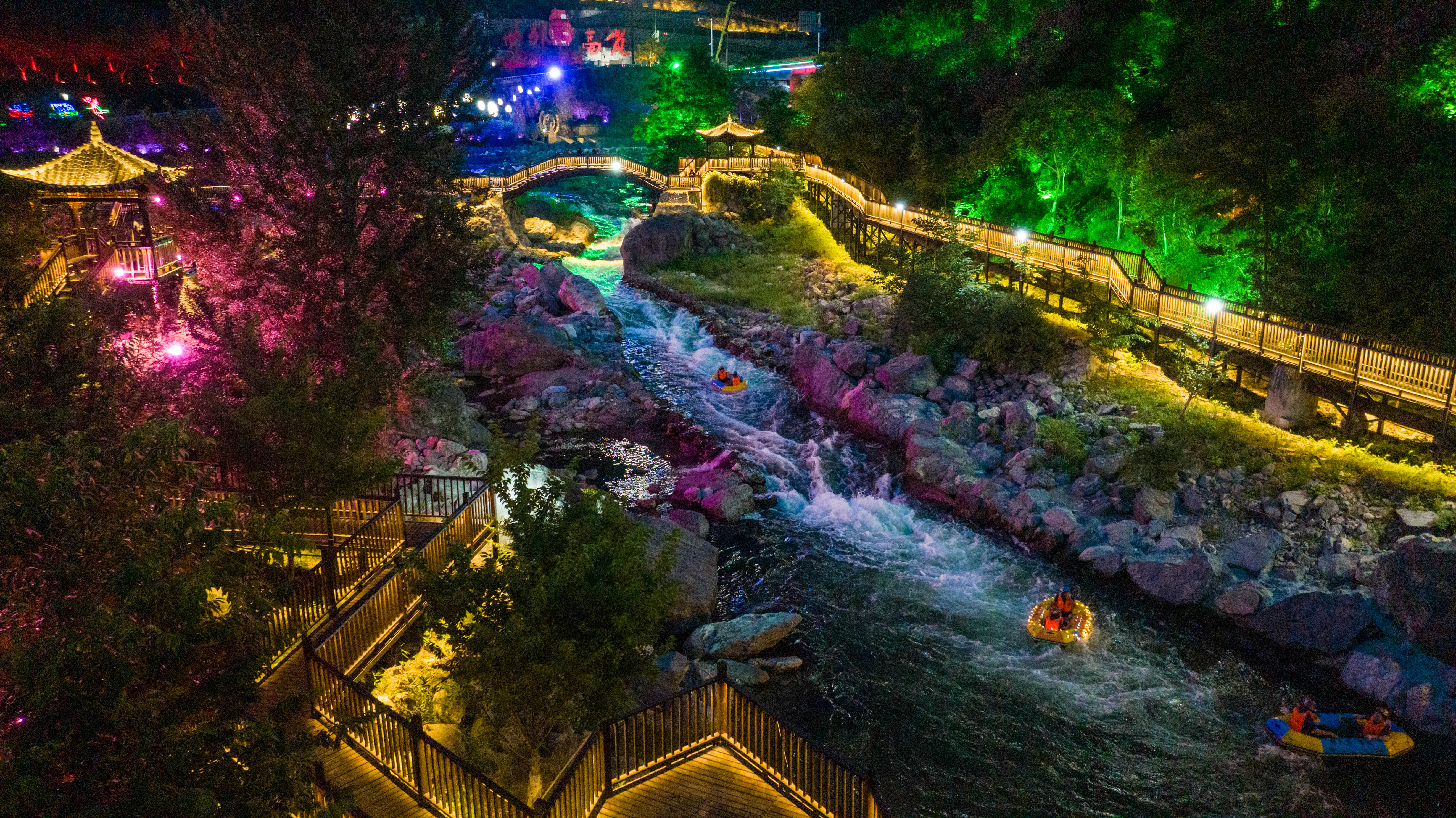 宜昌朝天吼漂流直通车